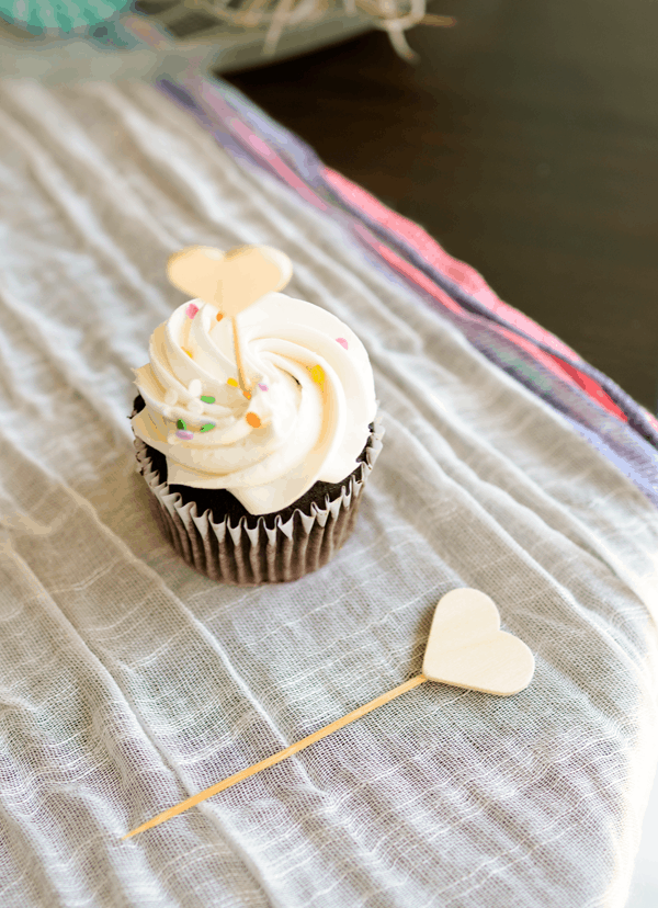 Simple DIY Cupcake Toppers Cupcakes and Cutlery