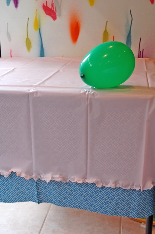 How to make a ruffled tablecloth with a plastic tablecloth