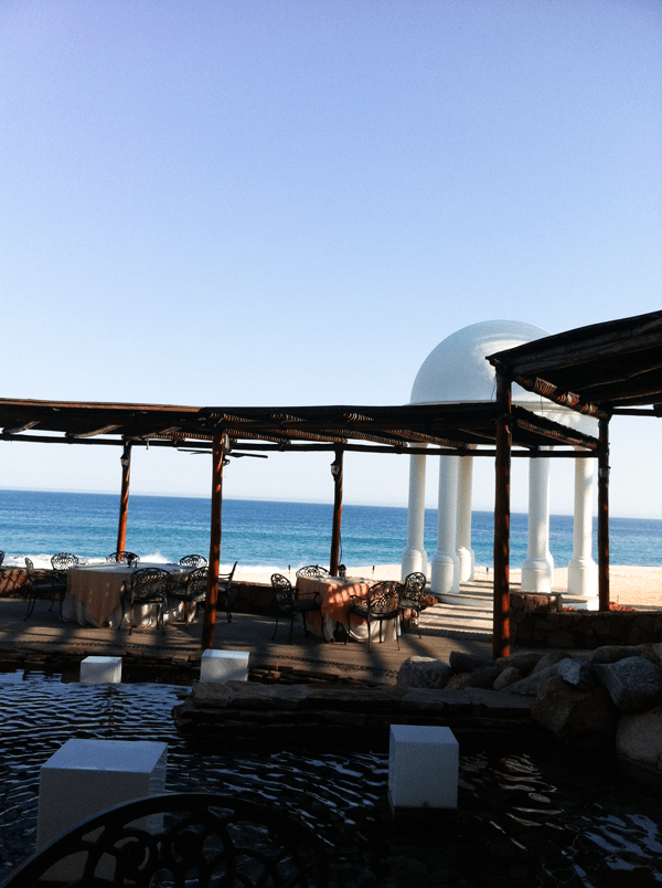 restaurant overlooking the ocean at Dreams Los Cabos