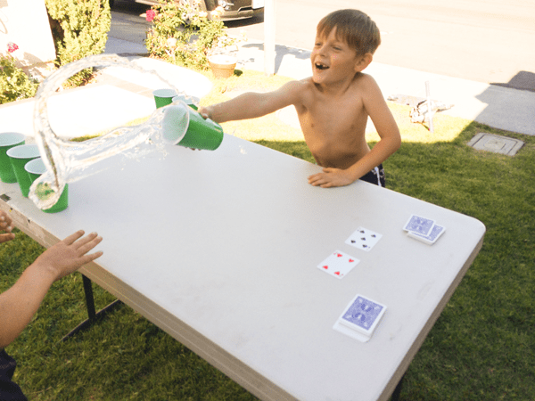 Jimmy Fallon inspired water wars game is perfect to play at kid's birthday parties.  // www.cupcakesandcutlery.com