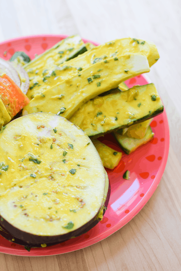 Marinade the vegetables in a mustard and herb mixture before grilling! So yummy! #spon // www.cupcakesandcutlery.com