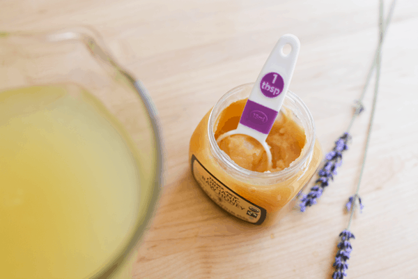 Raw honey is great for mixing in to drinks. Just whisk it until it dissolves. // www.cupcakesandcutlery.com