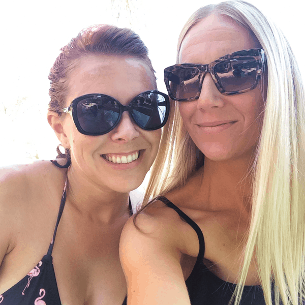 Pool selfie in Palm Springs #campmixalot. // cupcakesandcutlery.com