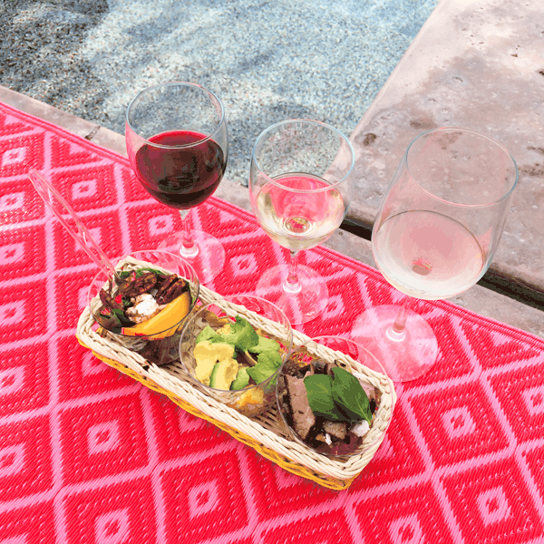 Pool side wine tasting lunch with @onehopewine #campmixalot. // cupcakesandcutlery.com