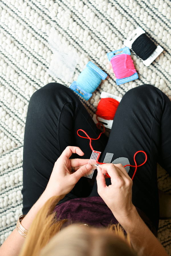 Christmas ornament DIY with yarn.