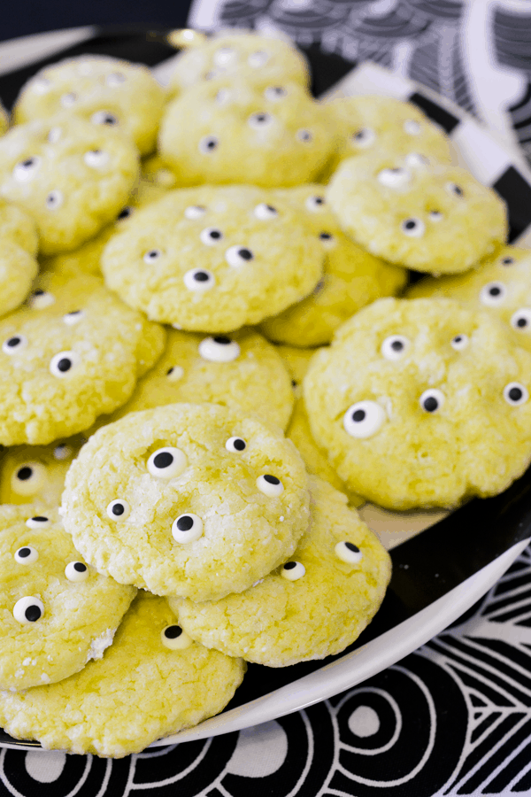 Monster eye cookies