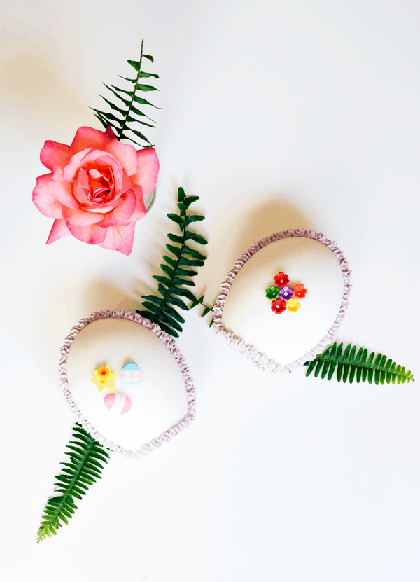 Overhead view of Panoramic Sugar Easter Eggs with sugar flowers on top.