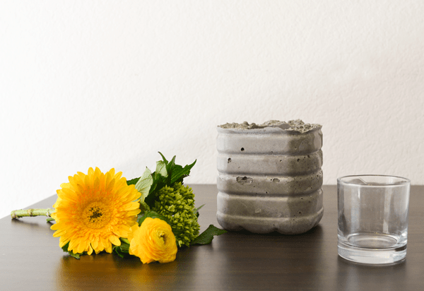 Turn a DIY concrete planter in to a vase in one easy step! #StreamTeam