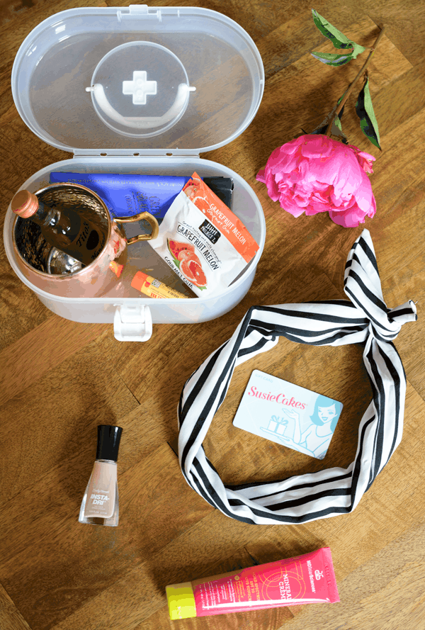 Summer gift idea for moms. This summer survival kit is full of all the things to keep mom sane this summer: booze, candy, beauty and cute accessories. 