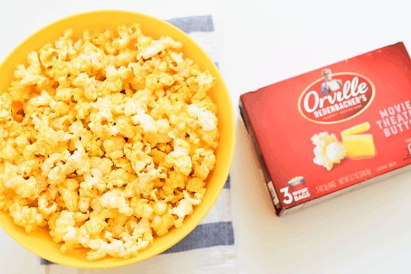 I partnered with Orville Redenbacher's Popcorn to help you prep for your next outdoor movie night. These are the essentials to make sure your family has the best possible experience. (ad) 