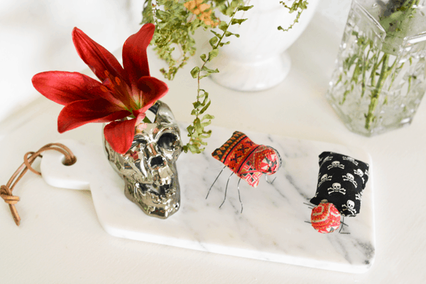 Here's a really cute Halloween craft idea. Fabric bugs! 