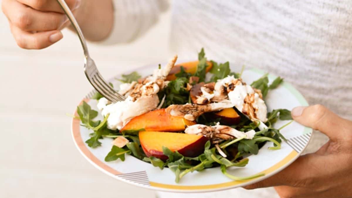 Quick and Easy Arugula Salad with Peaches and Burrata