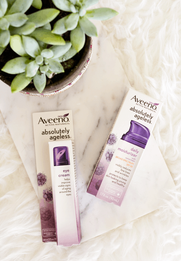 Blackberries have really great skin beautifying properties. Today I'm sharing my new favorite lotion with blackberry and a blackberry ginger smoothie recipe! (ad) #Aveeno