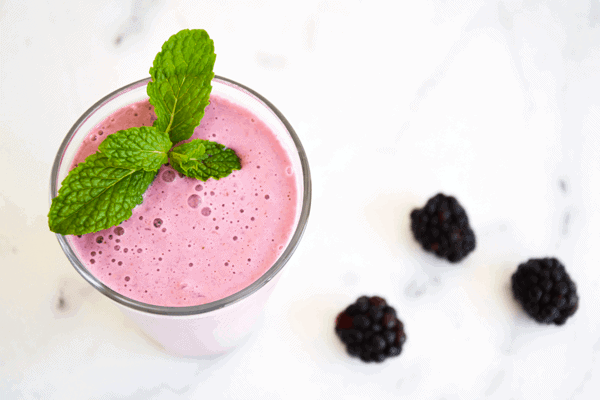 Yum! Try this blackberry ginger oat smoothie for breakfast tomorrow! (ad) #Aveeno