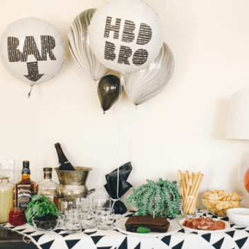 DIY party signs with message balloons. Balloons make great party decor especially for this masculine themed birthday party. (ad)