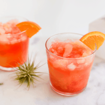 Make this slushie vodka sunrise cocktail! It's the perfect summer drink!