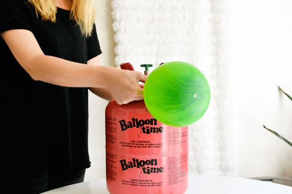 Here's a fun Father's Day craft idea! Hide messages inside balloons and have your favorite "pop" pop them to get it out! 