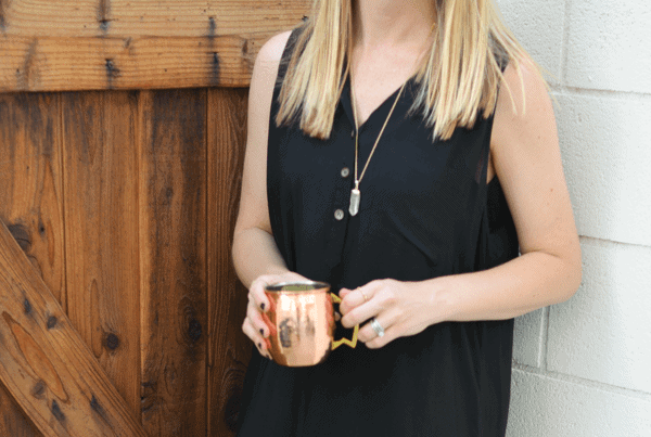 If you love to drink Moscow Mules during the summer, you are going to love this new twist! Use Oak by Aboslut, along with fresh lime and ginger beer to get a new twist on the classic vodka mule!