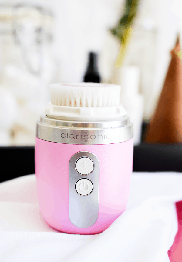The Clairsonic Fit is my favorite new beauty product. The size makes it perfect for traveling and it gives my skin a deep clean. It's perfect for those days you've had to wear lots of sunscreen! | Cupcakes and Cutlery