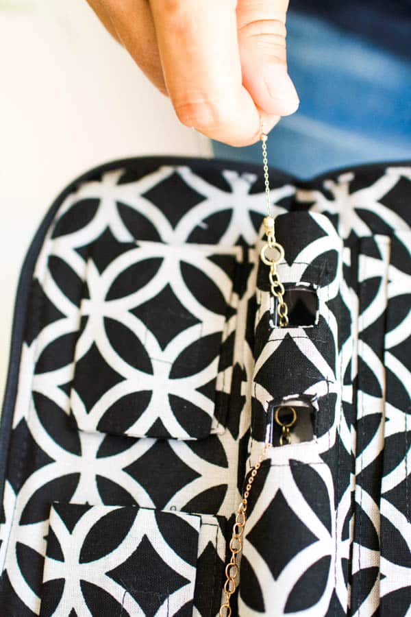 A cool invention for how to keep necklaces from tangling while packing them. 