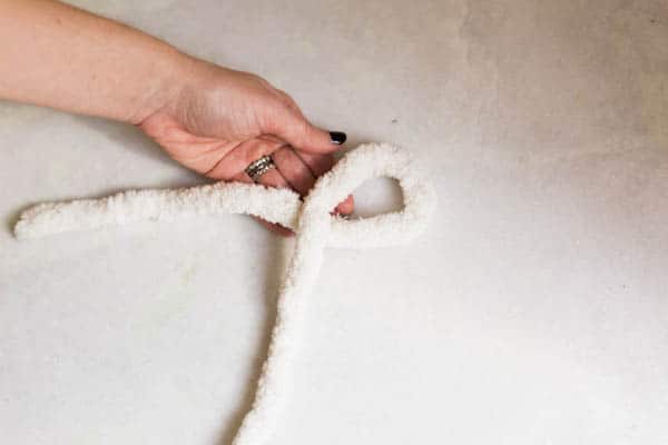 Knotted yarn garland tutorial