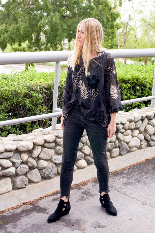 Flowy blouse with tropical print