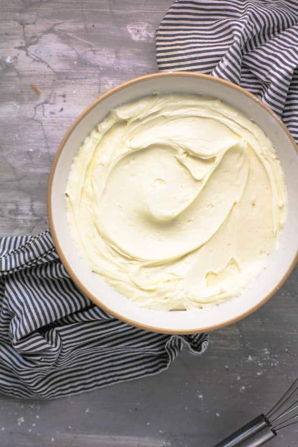 vanilla buttercream frosting recipe in a bowl.
