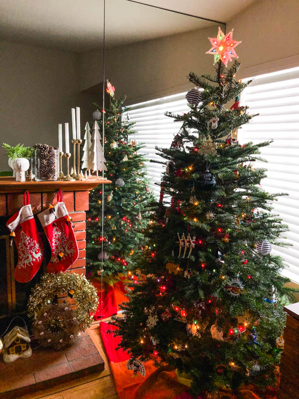 Decorated christmas tree in a living room.