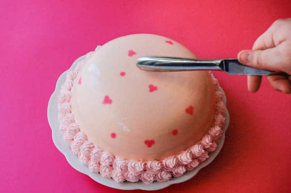 how to smash a pinata cake topped with a hard chocolate dome to reveal hidden candies and frosting