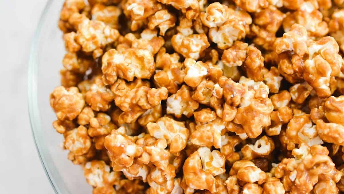 The Best Caramel Corn Recipe (Crunchy Caramel Popcorn) Cupcakes and