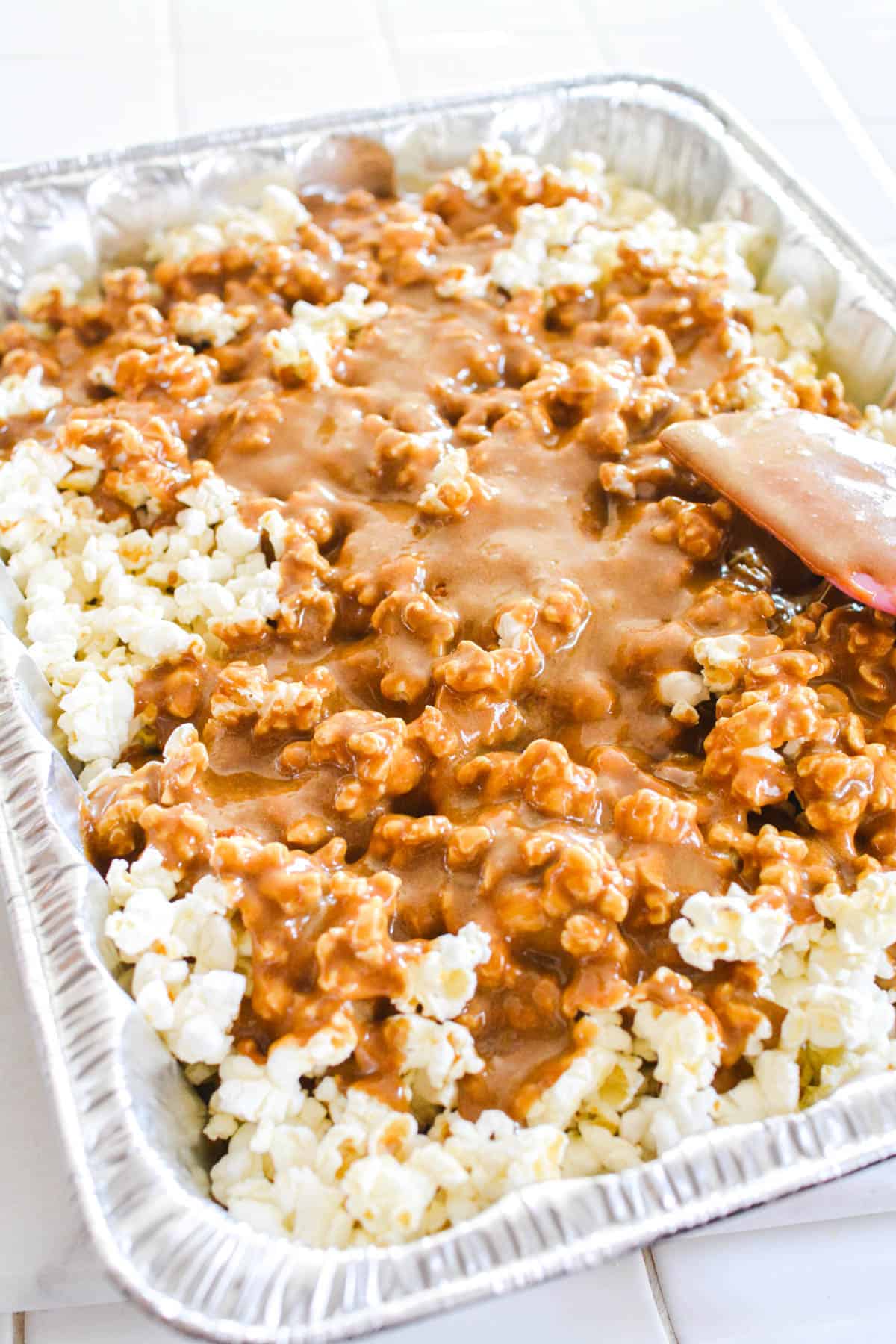 A pan with popcorn and hot caramel.