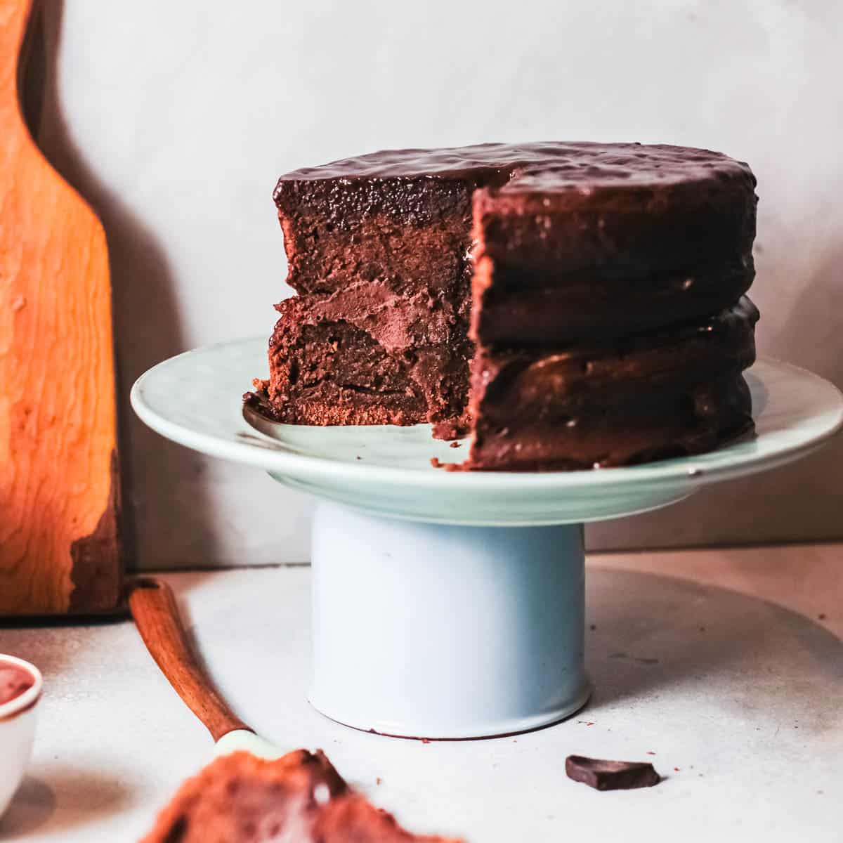 chocolate truffle cake featured image-1