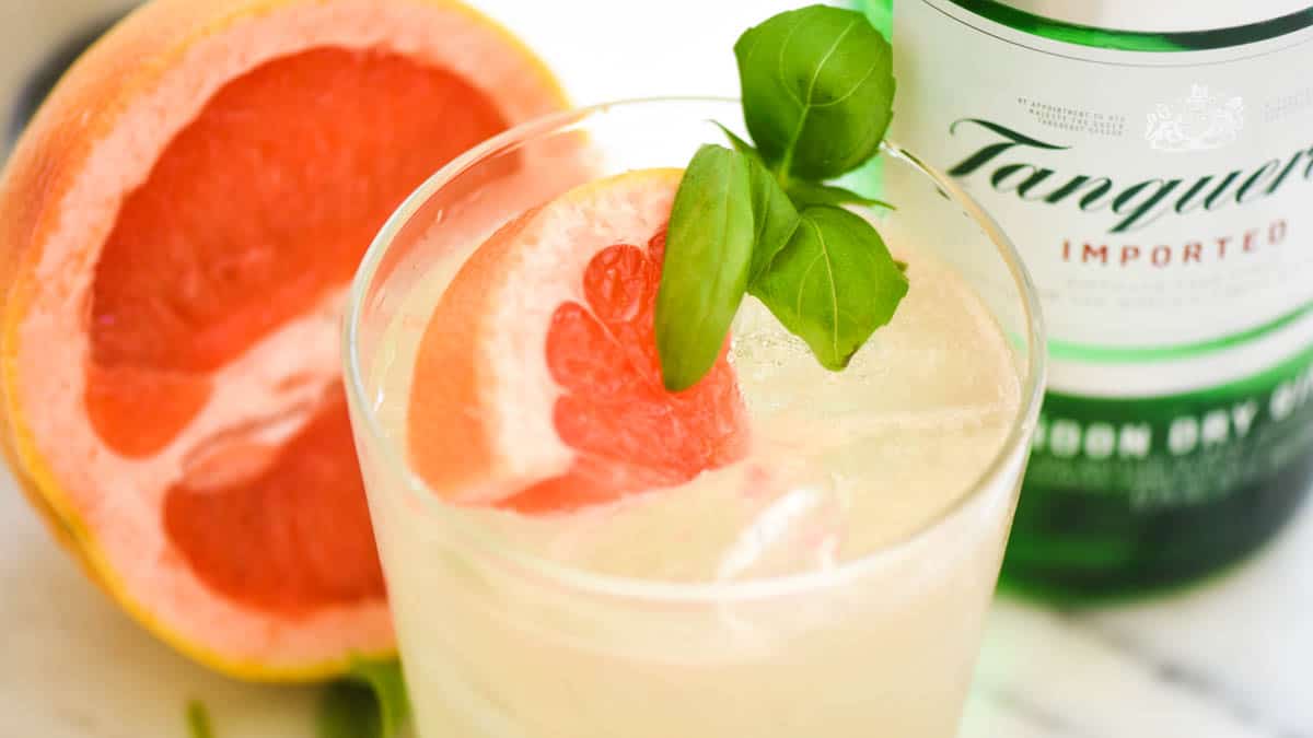 Grapefruit Basil Gin Cocktail Recipe (Basil Greyhound) Cupcakes and