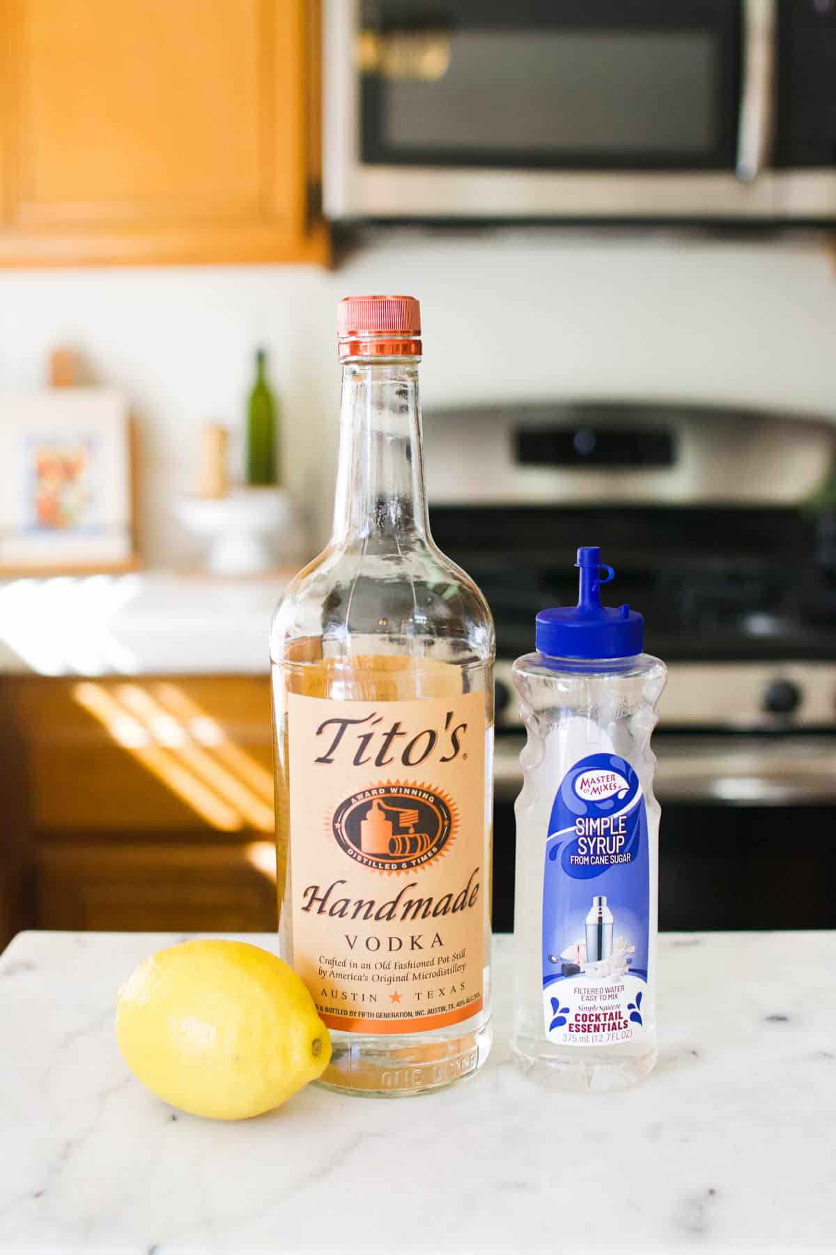 Ingredients to make a vodka sour.