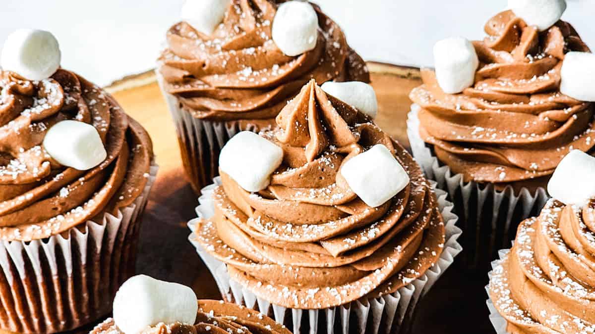 Hot Chocolate Cupcakes Recipe - Cupcakes and Cutlery